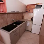 Apartman Lucie *