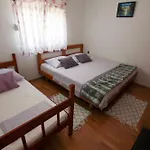 Apartman Lucie *