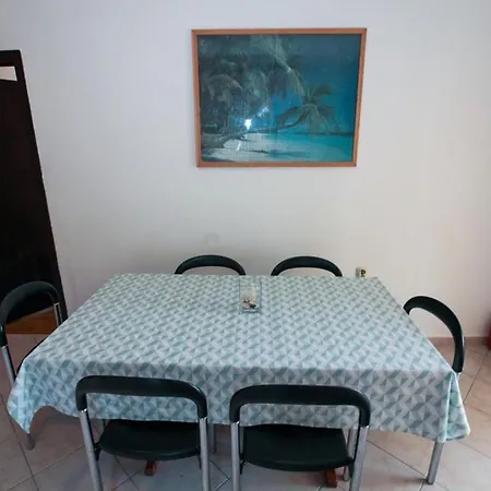 Lucie Apartment *